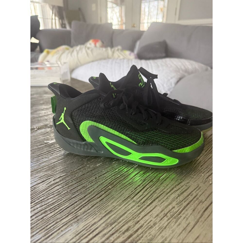 Nike Air Jordan Tatum 1 Green Strike Black Sneaker Sz 7 Y EUC